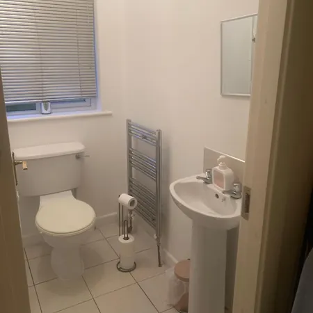 בית אירוח Large In Excellent Location Double Or Two Singles *